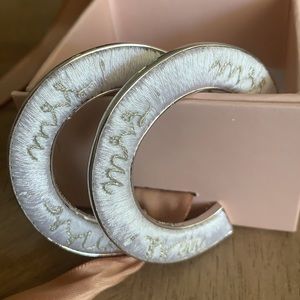 Mignonne Gavigan MRS Fiona hoops